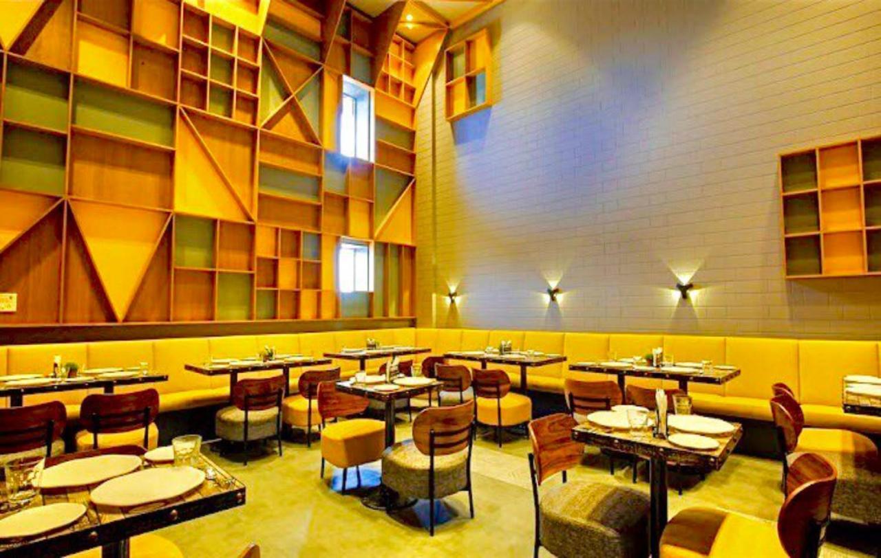 Weekend Address Managed By Stay Cation Surat Exterior foto